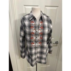 NWT Knox Rose Buffalo Plaid Button Down with Floral Detail Size M